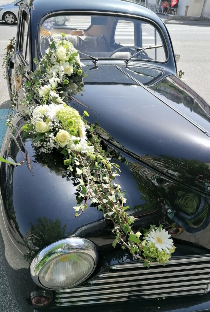 Décoration fleurs voiture