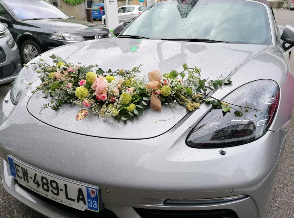 Décoration fleurs voiture